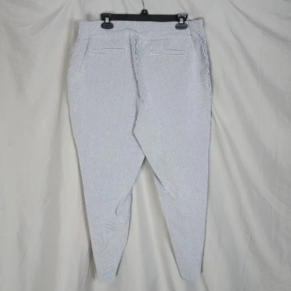 DALIA Size 16W Blue & White Seersucker Cotton Blend Pull On Stretch Crop Pants‎ - Picture 3 of 9